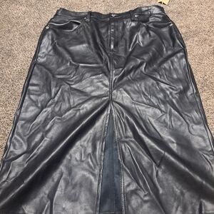 Elegant Black Faux Leather Pencil Skirt